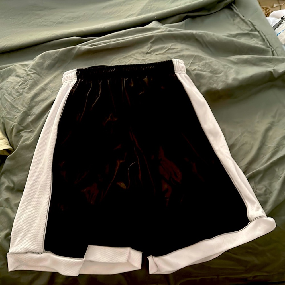 Men's athletic shorts never worn